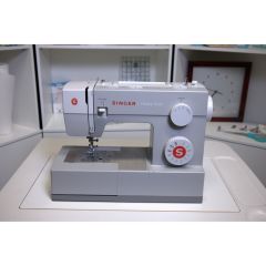 Singer 4411 Heavy Duty Sewing Machine Recent Trade